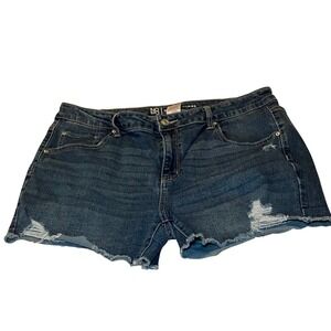 No Boundaries Women's Size 17 Distressed Denim Jean Shorts Dark Wash Raw Hem